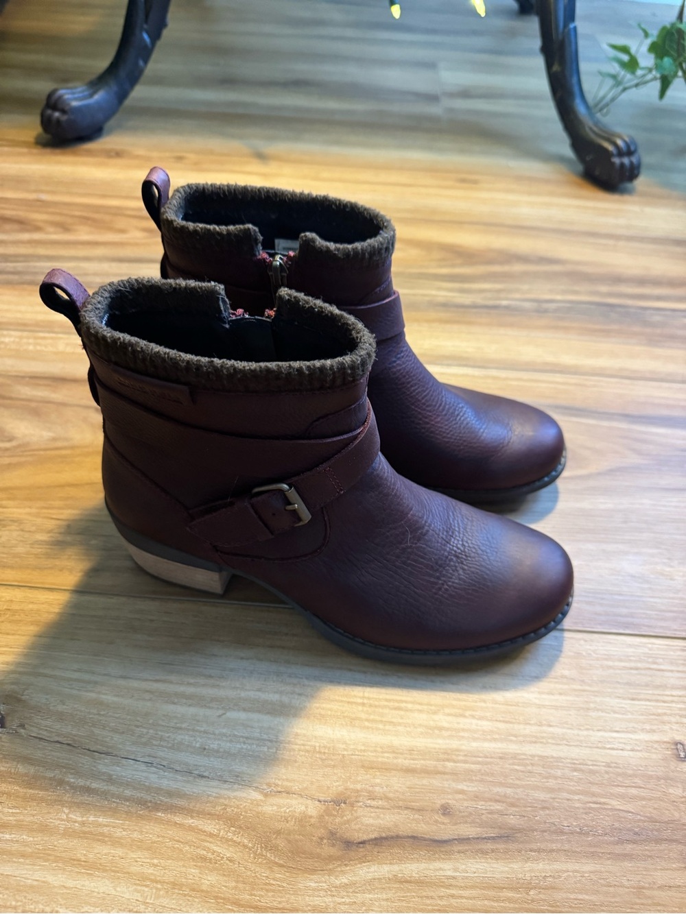 Merrell Shiloh II Women's Ankle Leather Boots in Burgundy with Wool Collar